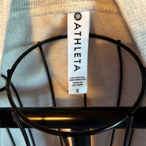 Athleta women’s S, long sleeve, gray, wraparound sweatshirt - Picture 3 of 3